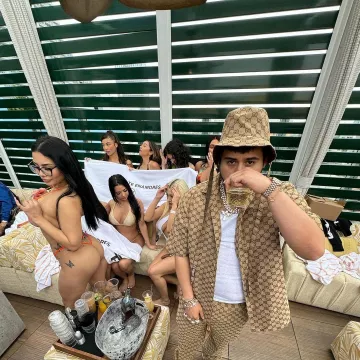 Gucci Beige GG Linen Shirt worn by Jesus Ortiz Paz on the Instagram account @jesusortizpazfr