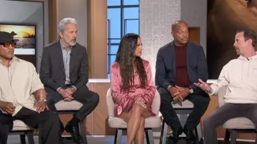 Minirobe à manches longues en satin Audrey portée par Vanessa Minnillo comme on le voit dans The Talk le 15 avril 2024