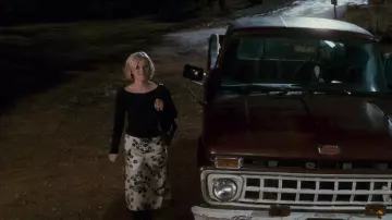 Sweet Home Alabama Outfits: Reese Witherspoon wears Marni Black and White Autumnal Skirt to portray Melanie Smooter in the movie