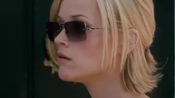 Sweet Home Alabama movie: Reese Witherspoon is wearing Ralph Lauren sunglasses to play Melanie Smooter