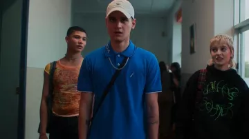 Polo Nautica Bromley porté par Ca$h (Will McDonald) comme on le voit dans Heartbreak High (S02E05)