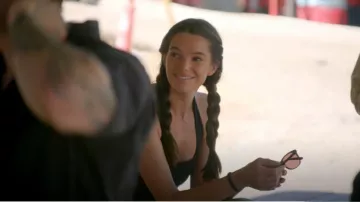 Garage Carré Neck Halter Top porté par Ally Lewber comme on le voit dans Vanderpump Rules (S11E11)