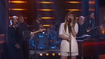 Blazer sin mangas sin mangas de Mayson the Label usado por Kelly Clarkson como se ve en The Kelly Clarkson Show el 15 de abril de 2024