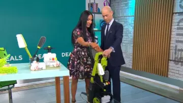 Ted Baker Robe à fleurs Tamary Shadow portée par Elizabeth Werner comme on le voit dans CBS Mornings le 17 avril 2024