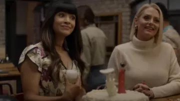 Robe à fleurs Nanette Lepore vintage portée par Sam (Hannah Simone) comme on le voit dans Not Dead Yet (S02E08)