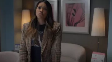 Blazer de L'Agence Chamberlain usado por Nell Serrano (Gina Rodriguez) como se ve en Not Dead Yet (T02E08)