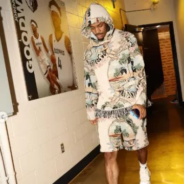 Dior Cream & White 'B22' Sneakers worn by Temetrius Morant on the Instagram account @memgrizz