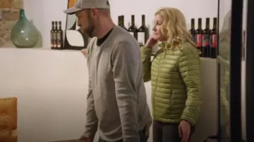 Benetton Puffer Jack­et with Re­cy­cled Wadding worn by Jenny Marrs as seen in Fixer to Fabulous Italiano (S01E06)