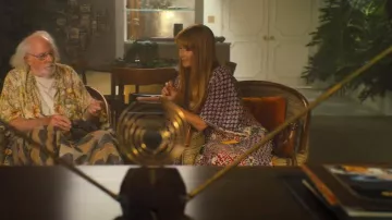 des années 1970 vintage en coton indien bloc imprimé Maxi robe portée par Linda Shaw (Laura Dern) comme on le voit dans Palm Royale (S01E06)