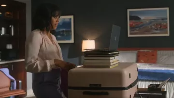 Body de Paige Sevilla usado por Kimberlyn Kendrick (Christina Elmore) como se ve en The Girls on the Bus (T01E07)