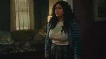 Sudadera con capucha de punto de pestañas Collusion usada por Lola Rahaii (Natasha Behnam) como se ve en The Girls on the Bus (S01E07)