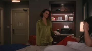Olivia Von Halle Co­co Pa­ja­mas worn by Grace Gordon Greene (Carla Gugino) as seen in The Girls on the Bus (S01E07)