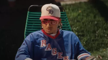 Chrome Hearts 4th of July Hat porté par Ozuna à Ozuna, Bad Gyal - Guay (Video Oficial)