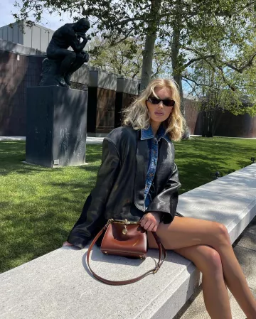 Bolso Etro Mini Vela usado por Elsa Hosk en su publicación de Instagram el 20 de abril de 2024
