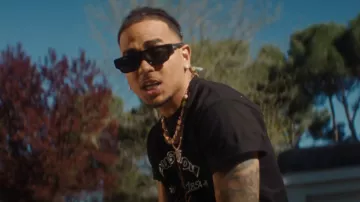 Louis Vuitton x Tyler The Creator Black Dog T Shirt porté par Ozuna à Ozuna, Bad Gyal - Guay (Video Oficial)