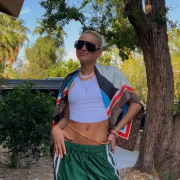 Emma Pills Xl Crystal Body Chain portée par Dixie D’Amelio à Coachella le 20 avril 2024