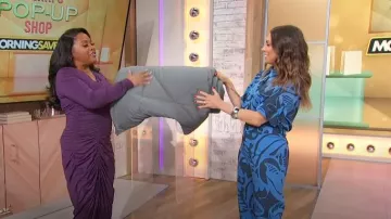 Pantalones estampados de Zara usados por Melissa Garcia como se ve en Sherri el 18 de abril de 2024