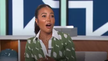 Chemise en soie mélangée imprimée Dries van Noten Claudio portée par Emma Grede vue dans The Talk le 19 avril 2024