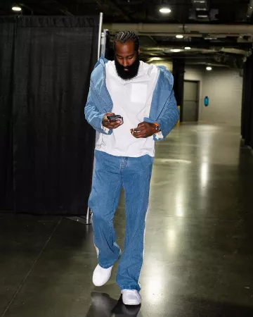 Patek Philippe Orange & Black 'Aquanaut' (5968A) portée par James Harden sur le compte Instagram @jharden13