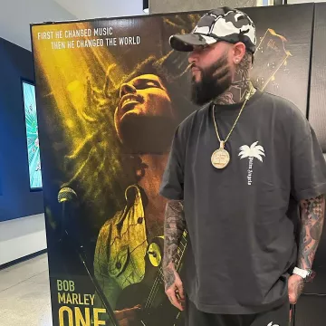 Palm Angels Dark Grey Palm Tree Logo T-Shirt worn by Farruko on the Instagram account @farruko