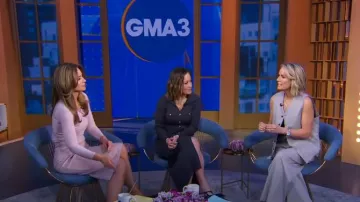 Robe longue Sandro Zina portée par Eva Pilgrim vue dans Good Morning America le 19 avril 2024