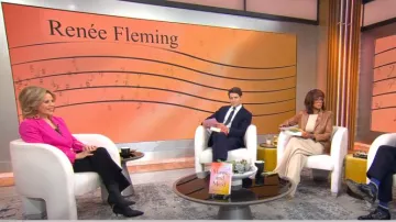 Blazer Tahari ASL à manches boutonnées et revers en pointe porté par Renée Fleming dans CBS Mornings le 19 avril 2024