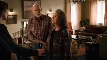 Wallace & Barnes Veste de corvée en laine mérinos bouillie jacquard portée par Abeline Walker (nm0353243 Molly Hagan) comme on le voit dans Walker (S04E03)
