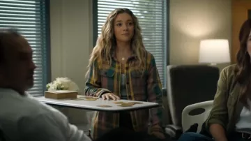 L.L.Bean La sobrecamisa de manga larga de 1912 usada por Lola Gunderson (Amalia Williamson) como se ve en Sullivan's Crossing (S02E01)