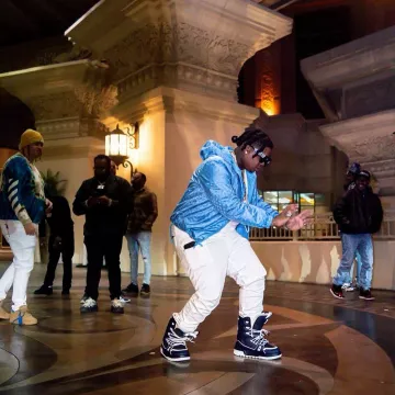 Gafas de sol Louis Vuitton Black Crystal & Pearls 'Cyclone' usadas por YTB Fatt en la cuenta de Instagram @ytbfatt