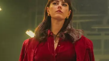 The Gentlemen 2024 Kaya Scodelario Red Velvet Blazer of Susie Glass (Kaya Scodelario) in The Gentlemen (S01E04)