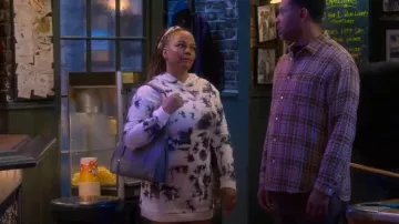 Byvheh Tie Dye Long Sleeve O Neck Mini Dress usado por Regina Upshaw (Kim Fields) como se ve en The Upshaws (S05E01)