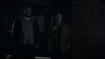 Chaqueta motera de cuero AllSaints Milo usada por Jack Rooney (John Bradley) como se ve en 3 Body Problem (S01E03)