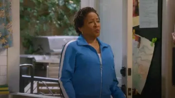 Pam & Gela La clásica chaqueta de chándal Gela usada por Lucretia Turner (Wanda Sykes) como se ve en The Upshaws (T05E01)