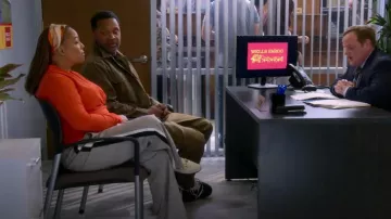 Nine West Side Stripe Wid Leg Pants usado por Regina Upshaw (Kim Fields) como se ve en The Upshaws (S05E01)