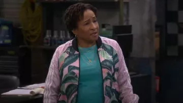 Conjunto de collar de luna creciente gruesa de cadena mixta de Madewell usado por Lucretia Turner (Wanda Sykes) como se ve en The Upshaws (T05E02)
