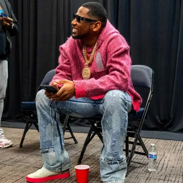 Louis Vuitton x Kanye West Grey & Pink 'Jaspers' Sneakers usados por Fabolous en la cuenta de Instagram @myfabolouslife