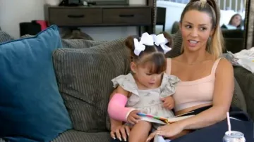 Pantalon de jogging Nike Sportswear Phoenix porté par Scheana Shay tel qu’on le voit dans Vanderpump Rules (S11E13)