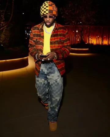 Louis Vuitton Yellow & Orange Split Damier Pop Beanie usado por Fabolous en la cuenta de Instagram @myfabolouslife