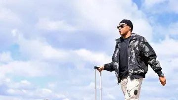 Gafas de sol Oakley Black Round HSTN usadas por Kylian Mbappé en la cuenta de Instagram @k.mbappé