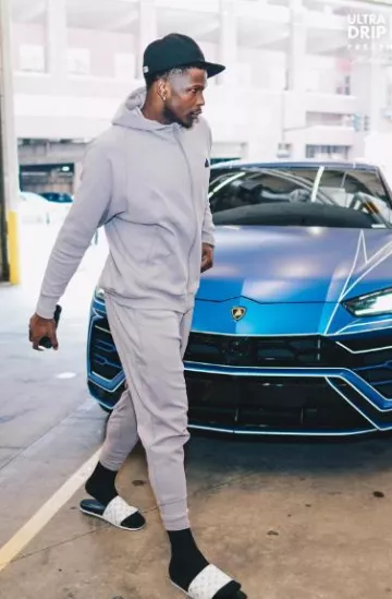 Sudadera con capucha Adidas Light Grey ZNE Zip usada por Anthony Edwards en la cuenta de Instagram @theanthonyedwards_
