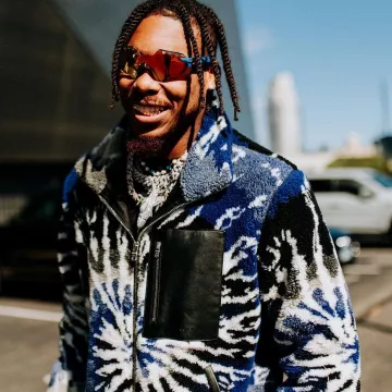 Amiri Blue & Black Tie Dye Fleece Jacket worn by Justin Jefferson on the Instagram account @jjettas2