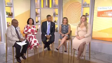 Vestido midi Petal + Pump Narella usado por Iskra Lawrence como se ve en Today el 24 de abril de 2024