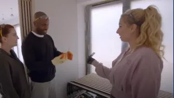 Pull San Deigo rose Zara porté par Stacey Solomon comme on le voit dans Stacey Solomon’s Renovation Rescue (S01E01)