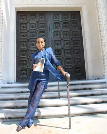 Pantalones cargo de gasa de seda Akris Mel usados por Kerry Washington en el Festival de los Libros de Los Angeles Times el 20 de abril de 2024