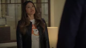 Re/Done I Want Candy Tee porté par Nell Serrano (Gina Rodriguez) comme on le voit dans Not Dead Yet (S02E10)