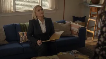 Pantalones de cintura alta y pierna ancha de Saint Laurent usados por Lexi (Lauren Ash) como se ve en Not Dead Yet (T02E10)