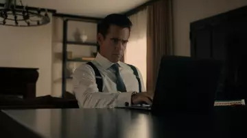 Outfits of Sugar TV series: Colin Farrell wears White Formal Shirt with Black Tie to portray John Sugar in season 1, episode 3