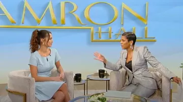 Alexander McQueen Pantalon court métallique taille haute porté par Tamron Hall tel qu’on le voit dans Tamron Hall Show le 23 avril 2024