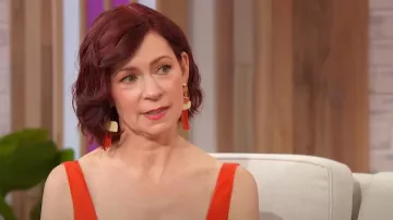 Aretes de Lizzie Fortunato Ernesto usados por Carrie Preston vistos en Sherri el 24 de abril de 2024