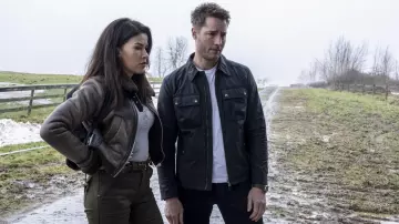 Tracker TV series : Veste en cuir en peau de mouton marron (Sofia Pernas) dans la saison 1, épisode 6